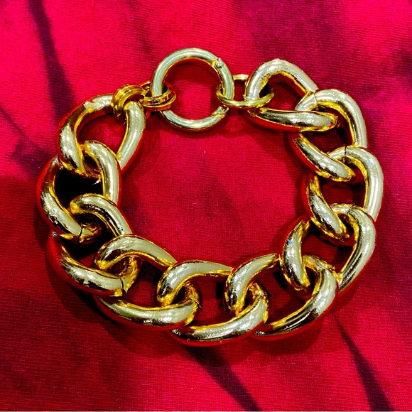 MASSIVE Golden Curb Bracelet - Picture 4 of 8